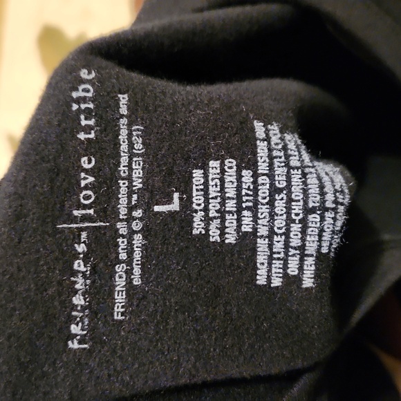 NWT! FRIENDS sweatshirt - Picture 7 of 7